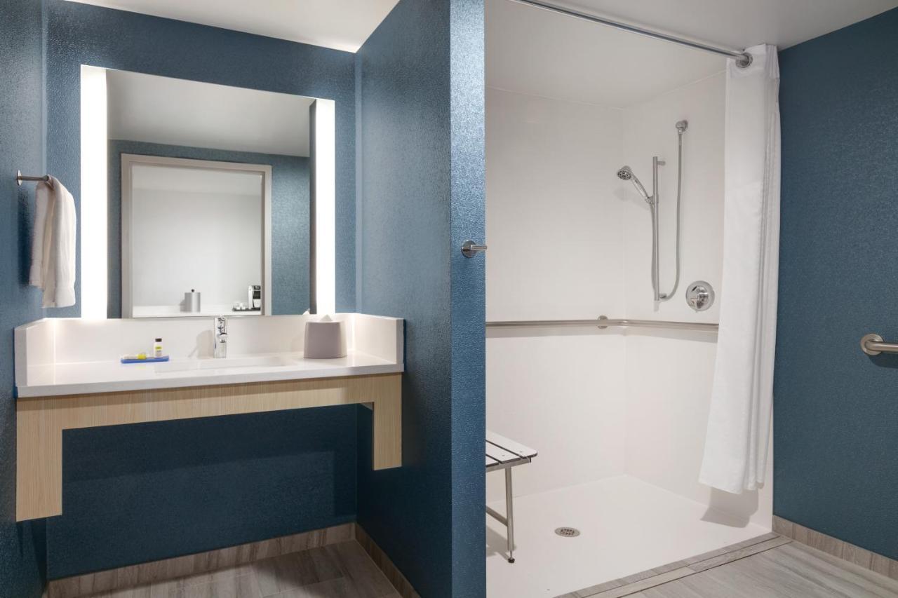 Holiday Inn Express Hotel & Suites Norfolk Airport By Ihg Exterior photo